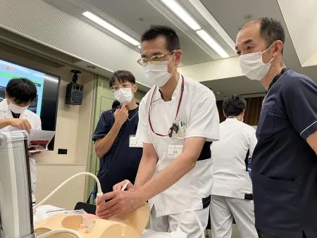 CVC挿入手技に関する実践トレーニングの様子2
