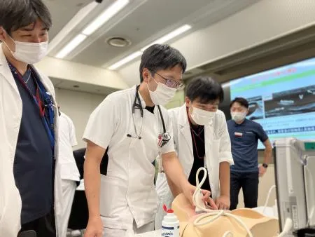 CVC挿入手技に関する実践トレーニングの様子3